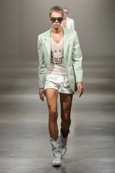 Look 49